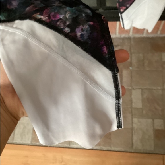 Lululemon size 8 Leggings scalloped edge - Picture 4 of 4